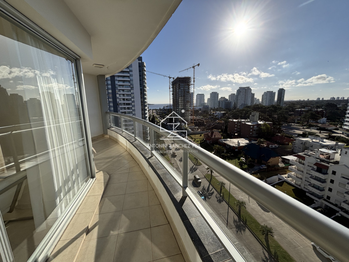 Apartamento ID.4239 - Venta - Av Chiverta todo sol y luz