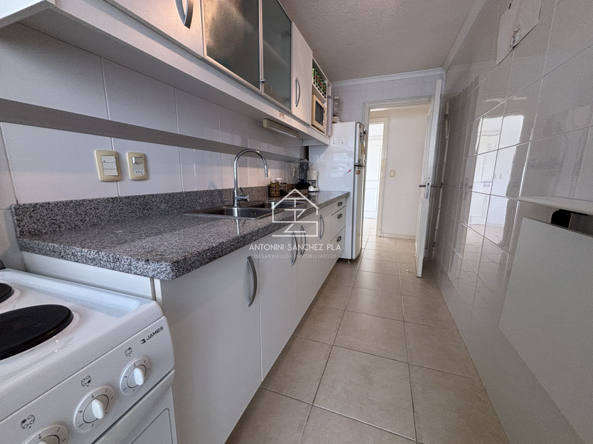 Apartamento ID.4239 - Venta - Av Chiverta todo sol y luz