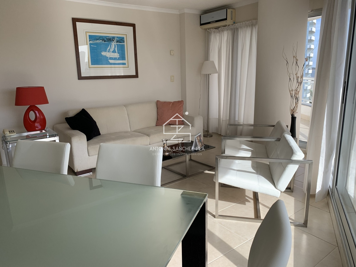 Apartamento ID.4239 - Venta - Av Chiverta todo sol y luz