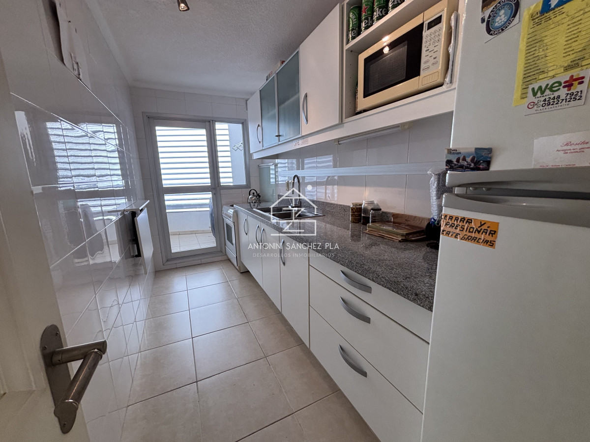 Apartamento ID.4239 - Venta - Av Chiverta todo sol y luz