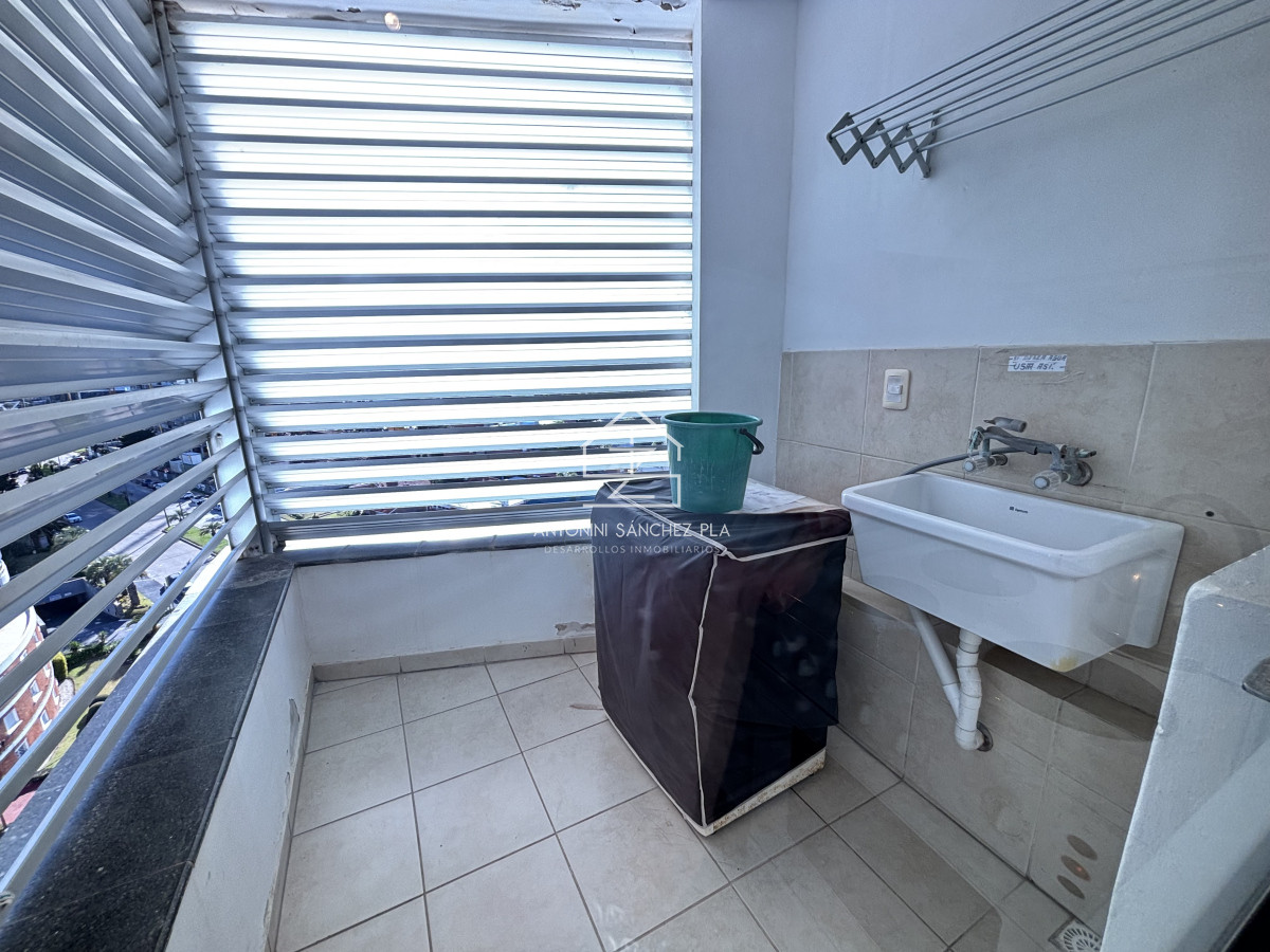 Apartamento ID.4239 - Venta - Av Chiverta todo sol y luz