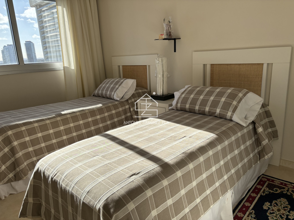 Apartamento ID.4239 - Venta - Av Chiverta todo sol y luz