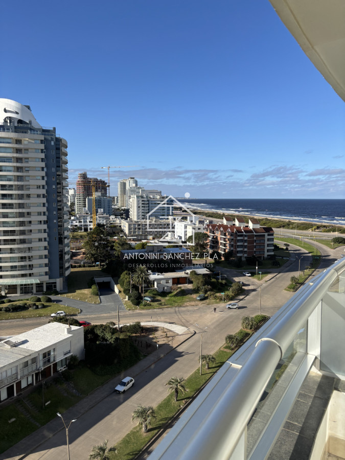 Apartamento ID.4239 - Venta - Av Chiverta todo sol y luz