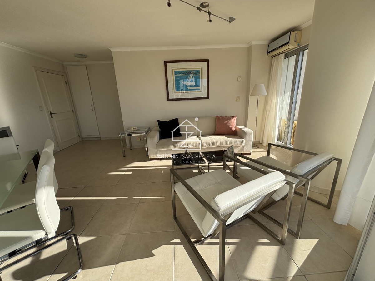 Apartamento ID.4239 - Venta - Av Chiverta todo sol y luz