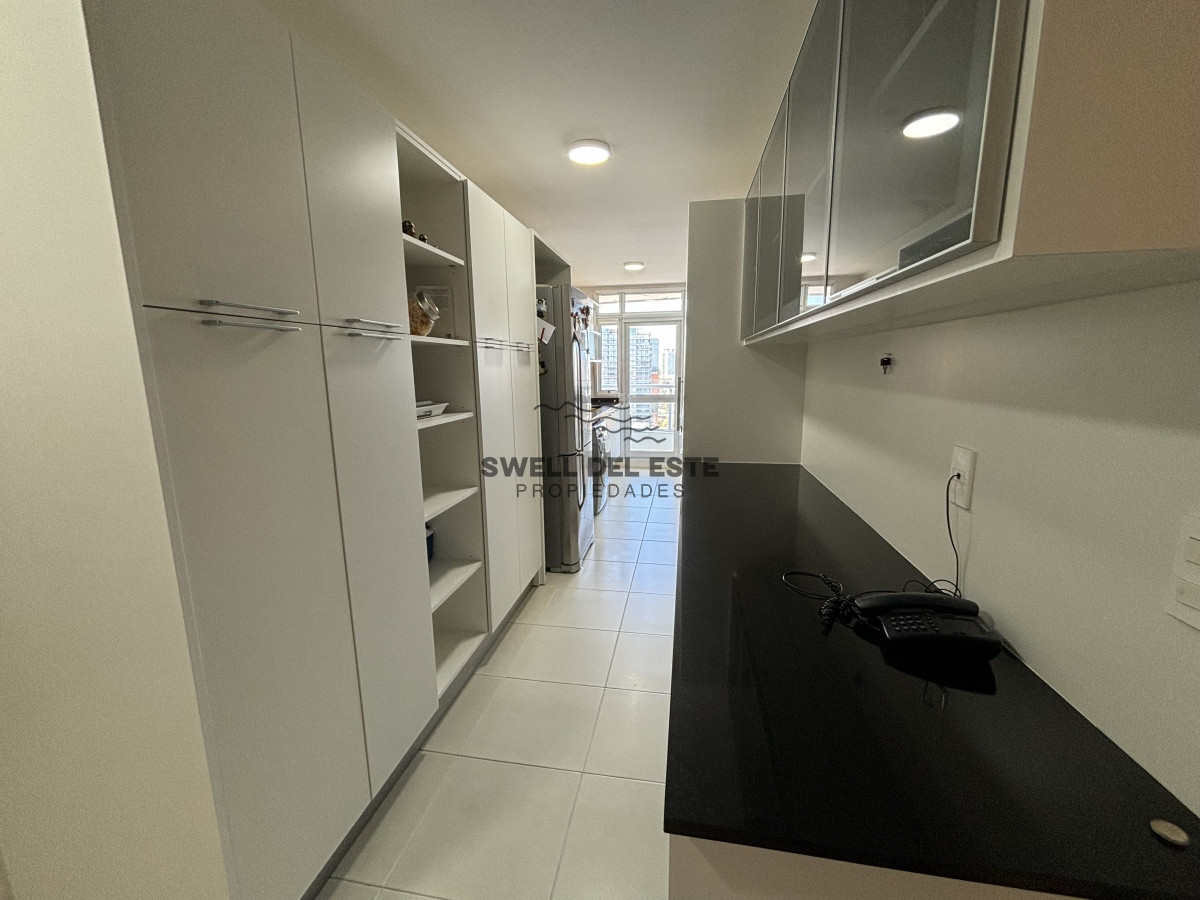 Apartamento ID.230 - SEASONS TOWER VENTA  EN EXCLUSIVIDAD PISO ALTO MANSA ESQUINERO AL PUERTO