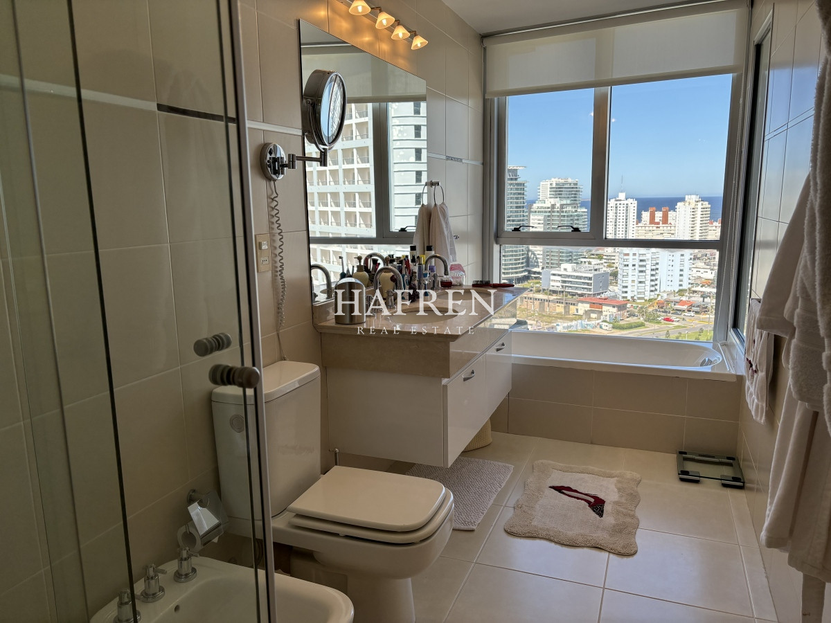 Apartamento ID.216 - SEASONS TOWER VENTA PISO ALTO MANSA ESQUINERO AL PUERTO