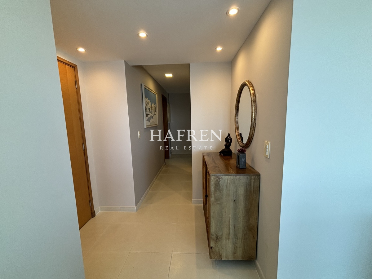 Apartamento ID.216 - SEASONS TOWER VENTA PISO ALTO MANSA ESQUINERO AL PUERTO