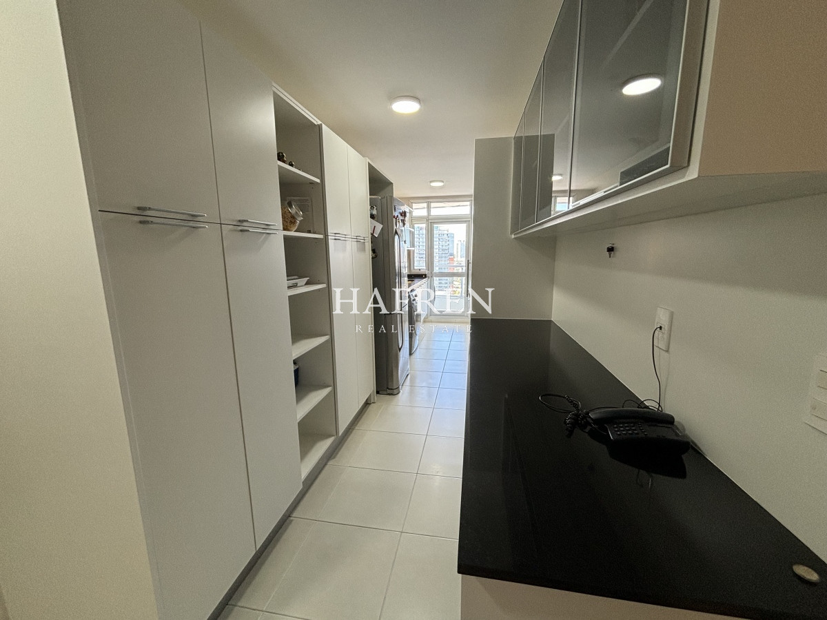 Apartamento ID.216 - SEASONS TOWER VENTA PISO ALTO MANSA ESQUINERO AL PUERTO