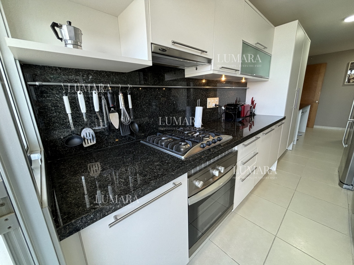 Apartamento ID.2682 - SEASONS TOWER VENTA  EN EXCLUSIVIDAD PISO ALTO MANSA ESQUINERO AL PUERTO