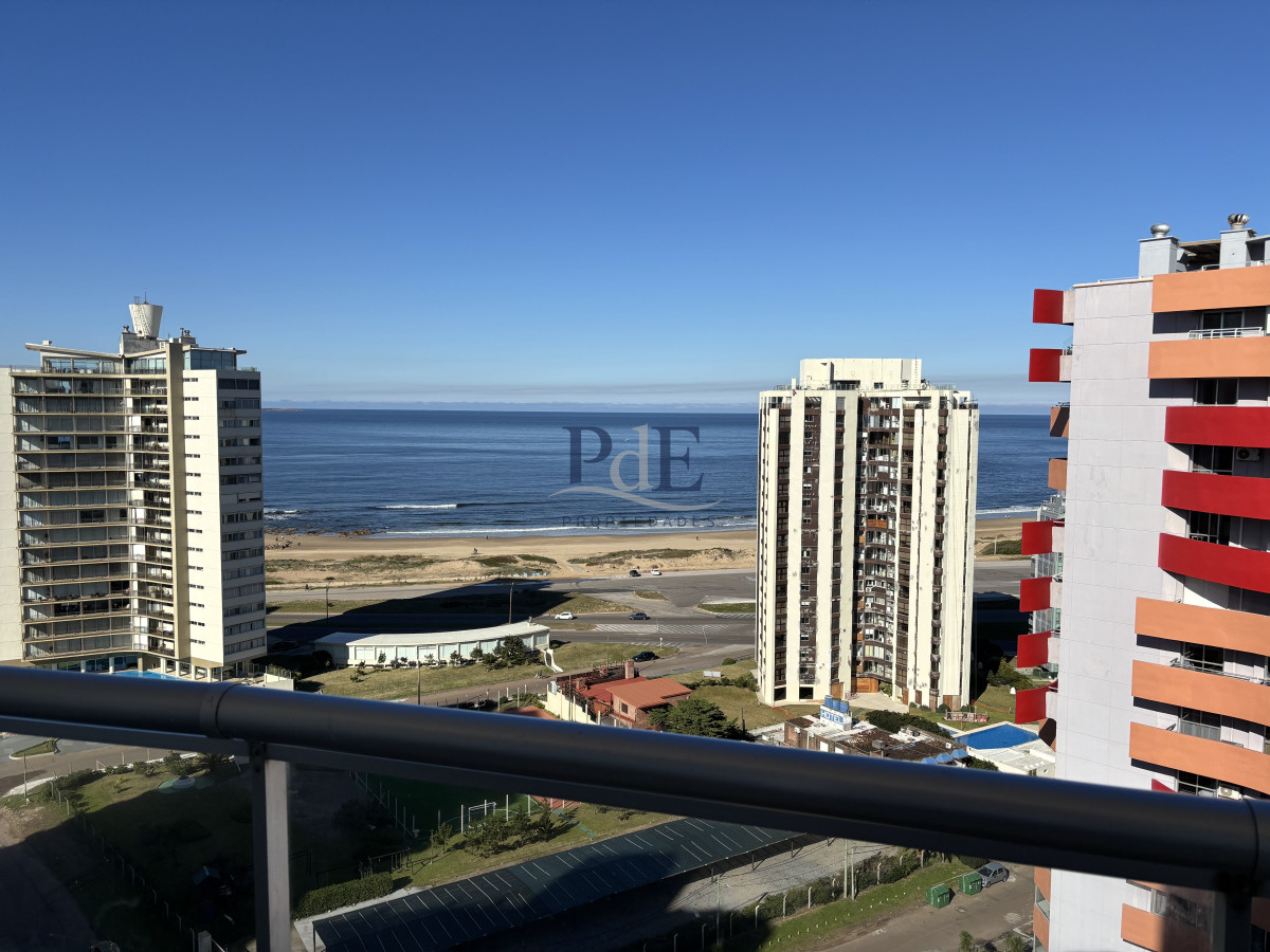 Penthouse con parrillero propio y vista al mar | Playa Brava