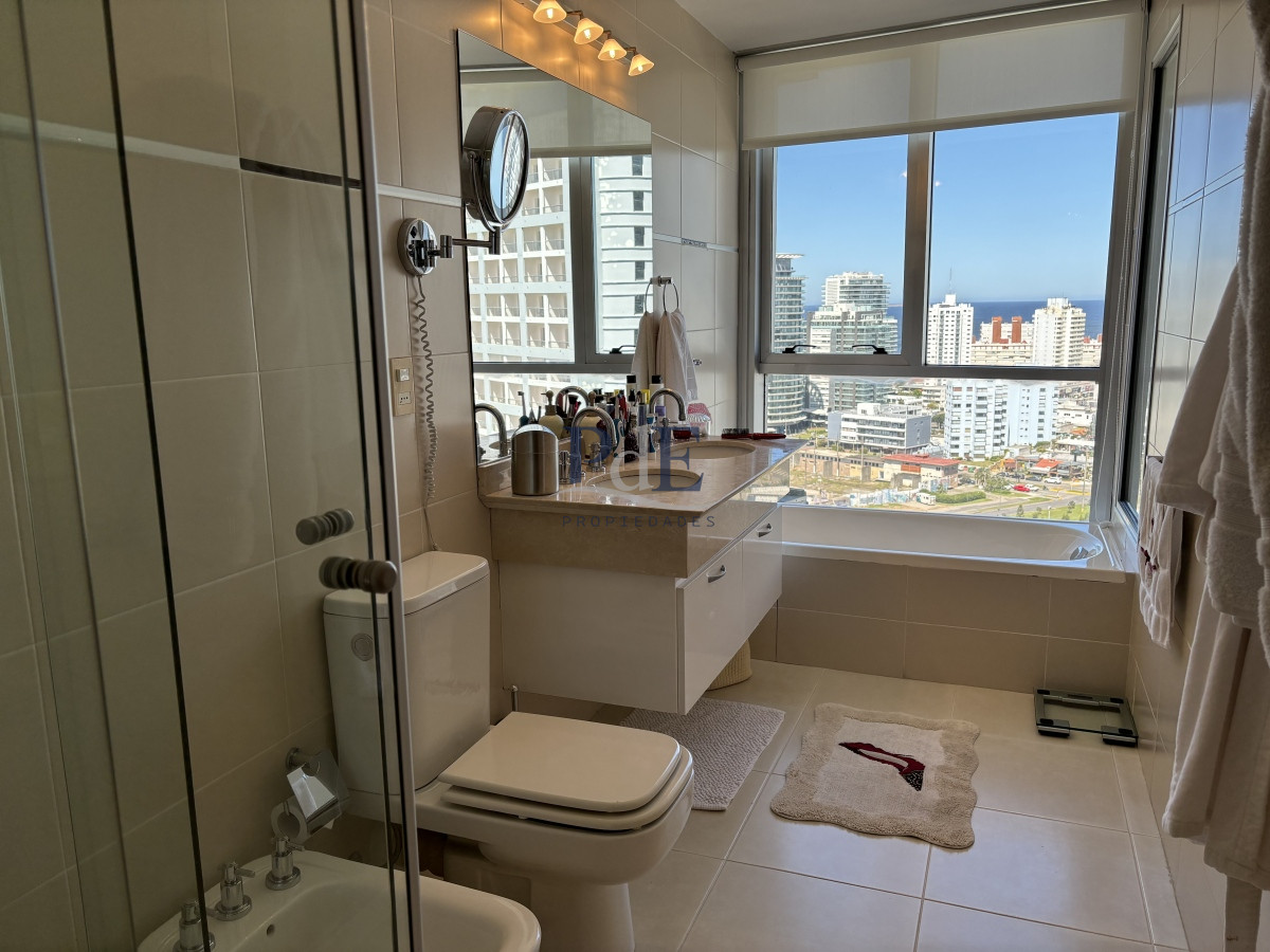 APARTAMENTO PISO ALTO EN PLAYA MANSA - Imagen 17