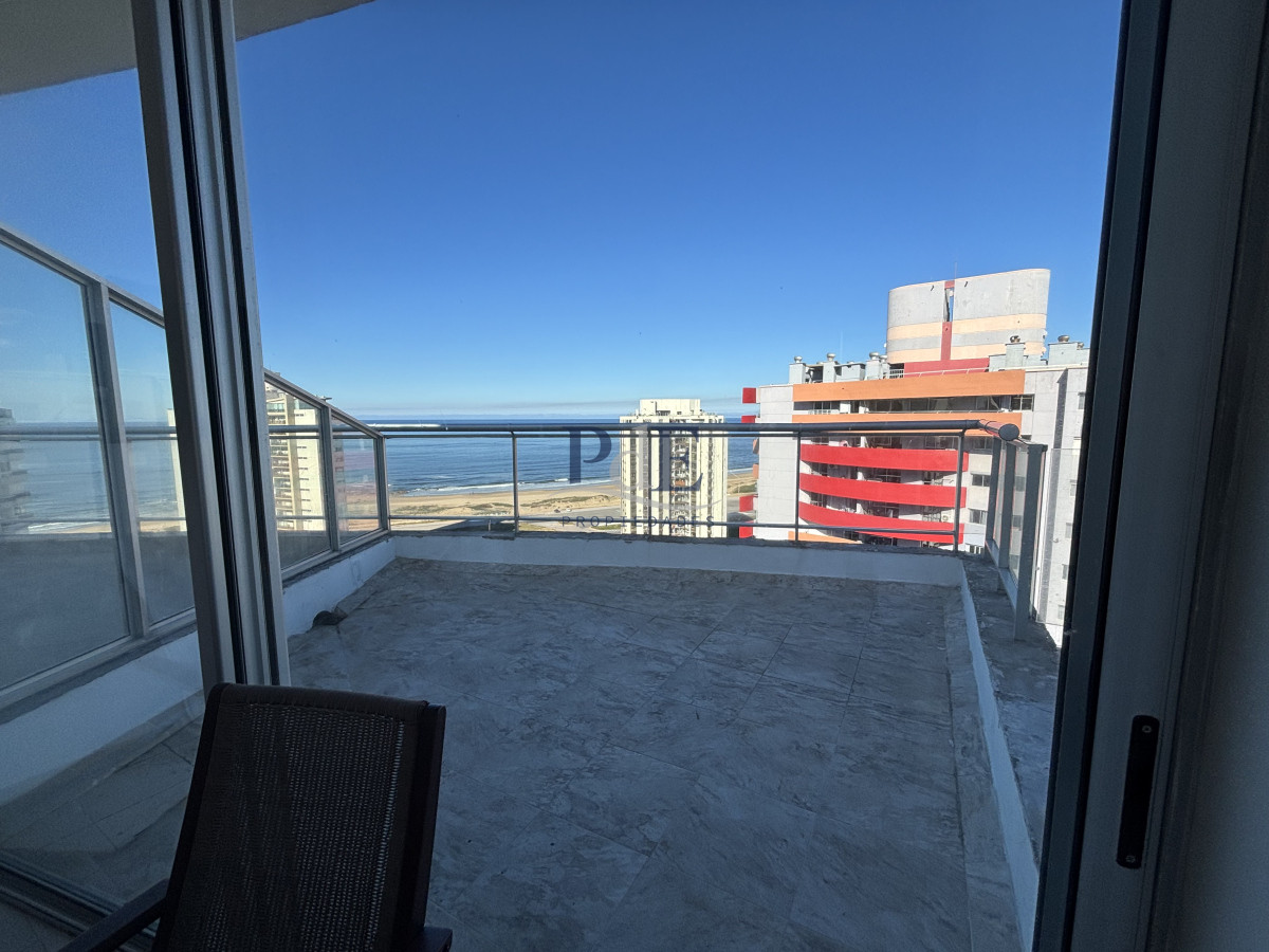 Penthouse con parrillero propio y vista al mar | Playa Brava - Imagen 15
