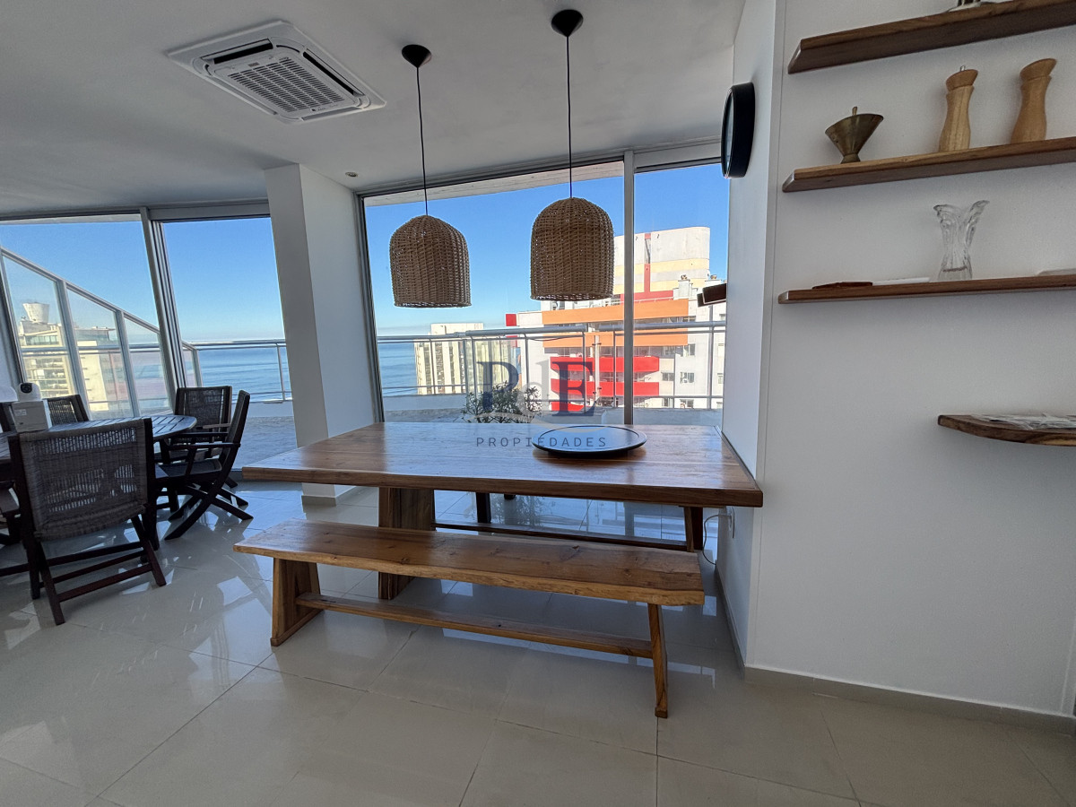 Penthouse con parrillero propio y vista al mar | Playa Brava - Imagen 17
