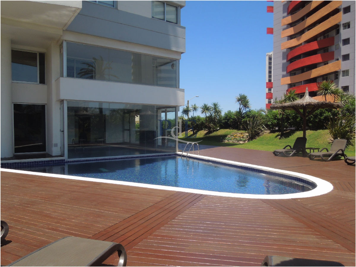 Penthouse con parrillero propio y vista al mar | Playa Brava - Imagen 21