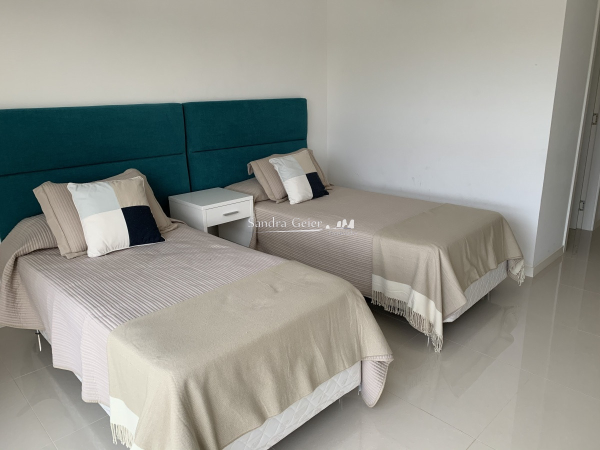 Apartamento ID.1245 - VENTA MANSA PRIMERA FILA FRENTE AL MAR