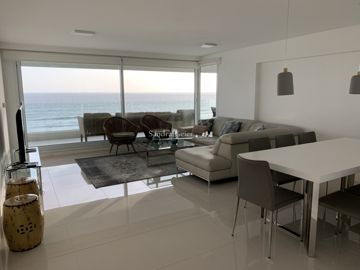 Apartamento ID.1245 - VENTA MANSA PRIMERA FILA FRENTE AL MAR
