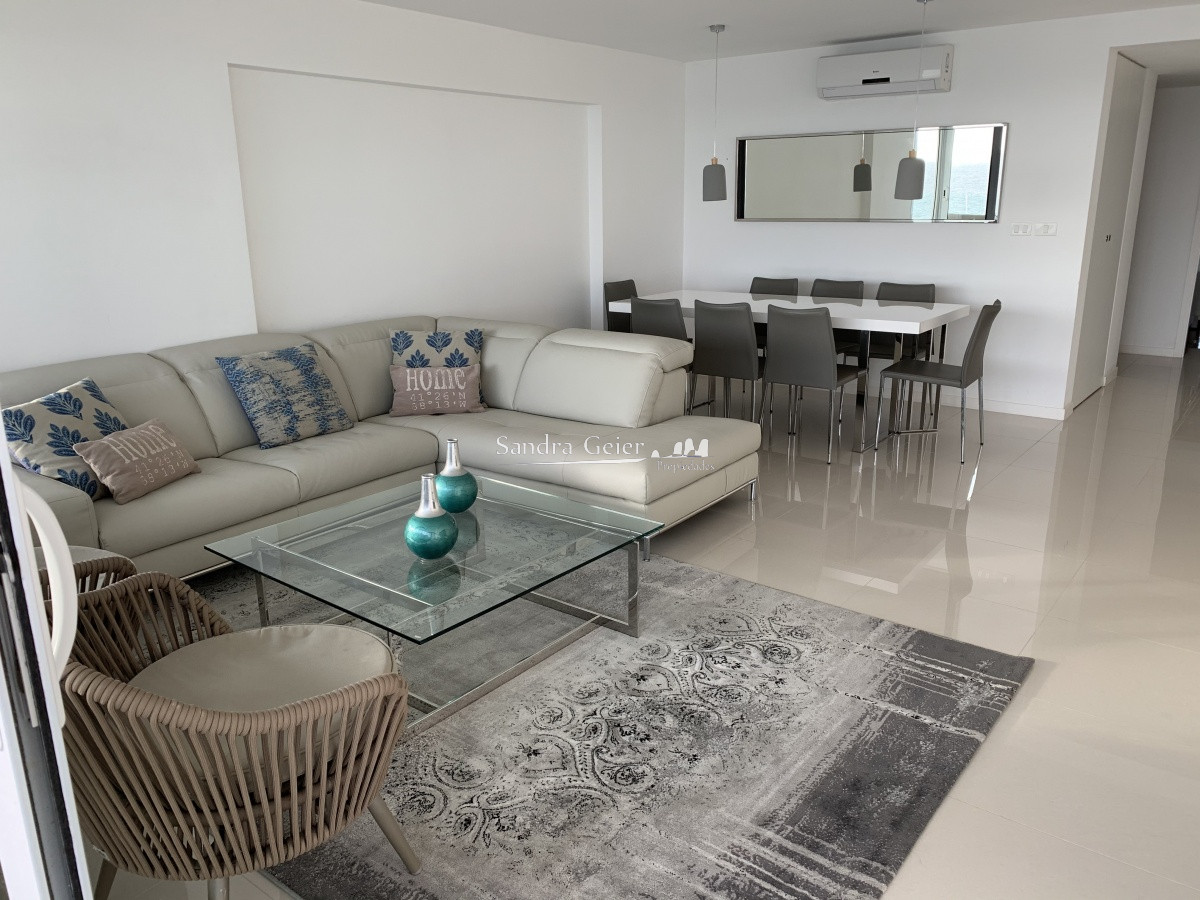 Apartamento ID.1245 - VENTA MANSA PRIMERA FILA FRENTE AL MAR
