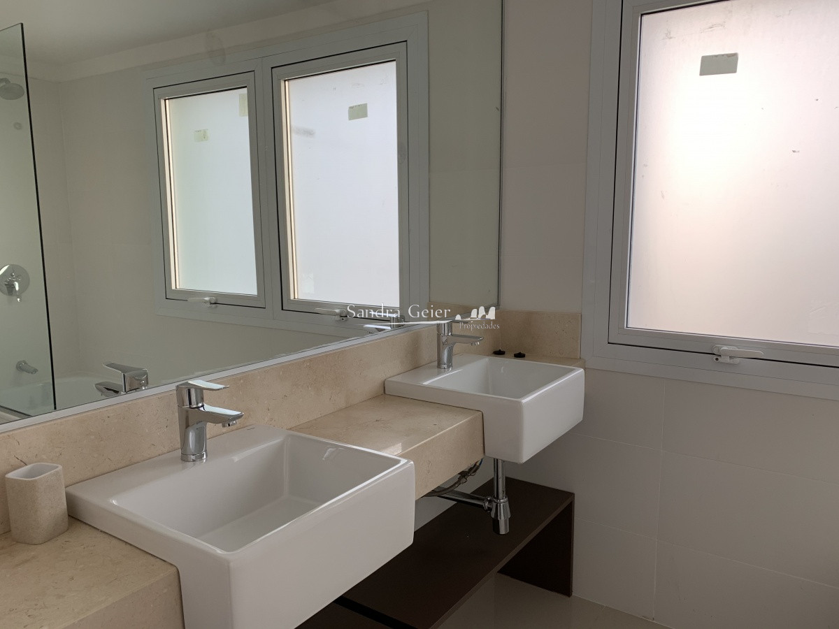 Apartamento ID.1245 - VENTA MANSA PRIMERA FILA FRENTE AL MAR