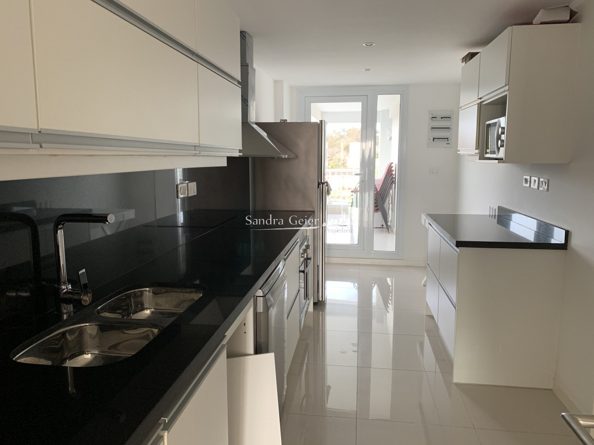 Apartamento ID.1245 - VENTA MANSA PRIMERA FILA FRENTE AL MAR