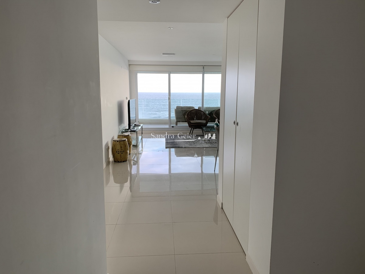 Apartamento ID.1245 - VENTA MANSA PRIMERA FILA FRENTE AL MAR