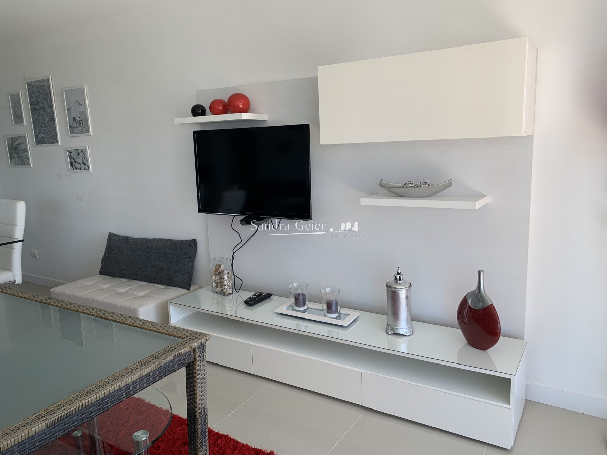 Apartamento ID.1288 - AV. CHIVERTA. MUY LINDA PLANTA  