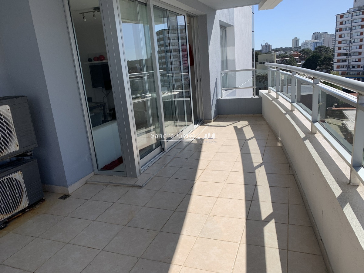 Apartamento ID.1288 - AV. CHIVERTA. MUY LINDA PLANTA  