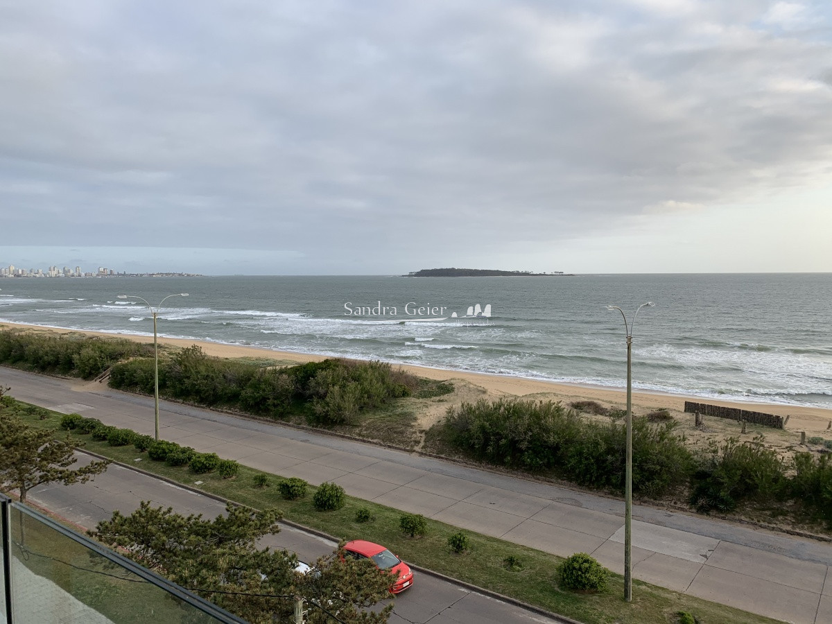 Apartamento ID.1245 - VENTA MANSA PRIMERA FILA FRENTE AL MAR