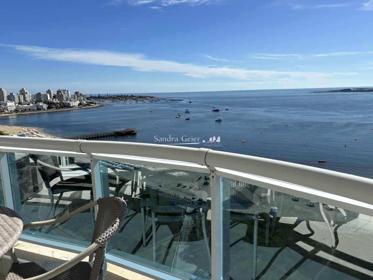 Apartamento ID.1011 -  venta y alquiler invierno mansa frente al mar tres suites y dependencias