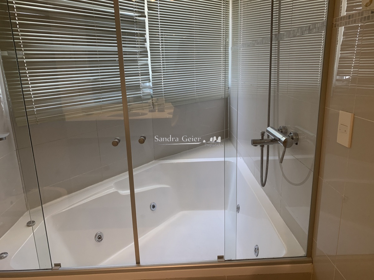 Apartamento ID.709 - VENTA MANSA SUNRISE TOWER PARADA 5 PLAYA MANSA