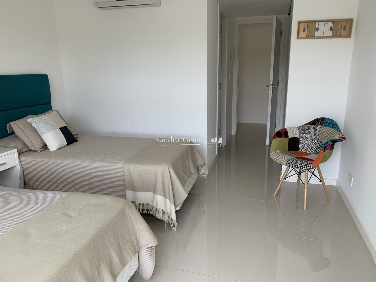 Apartamento ID.1245 - VENTA MANSA PRIMERA FILA FRENTE AL MAR