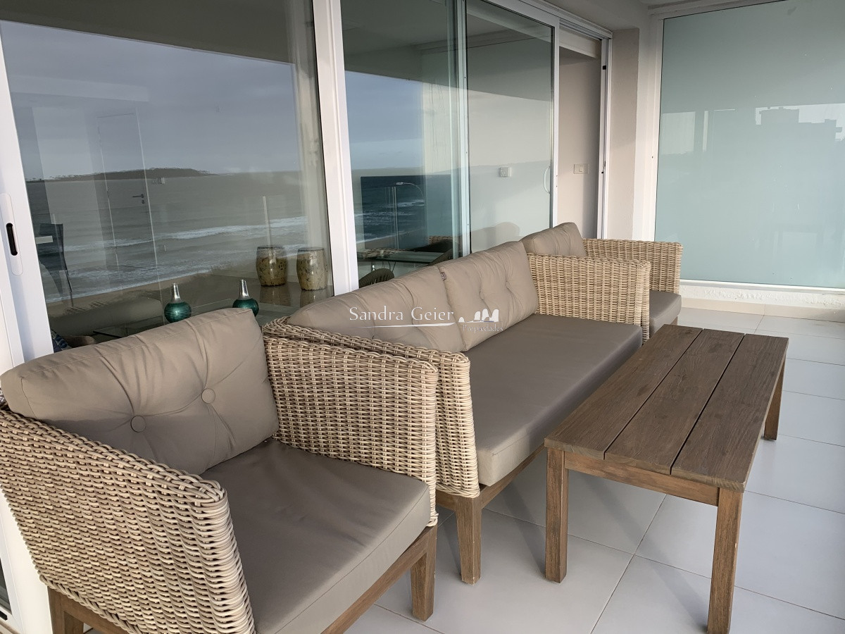 Apartamento ID.1245 - VENTA MANSA PRIMERA FILA FRENTE AL MAR