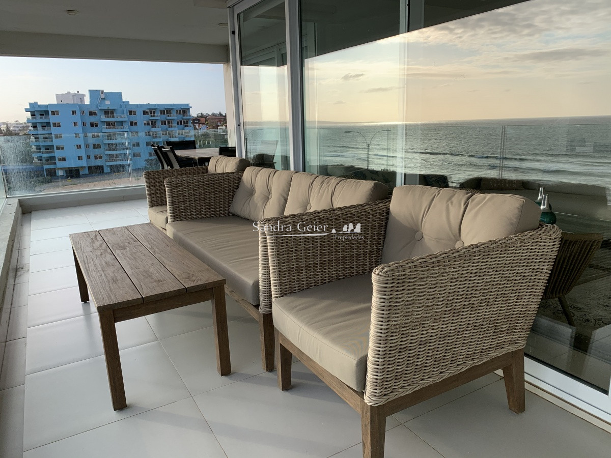 Apartamento ID.1245 - VENTA MANSA PRIMERA FILA FRENTE AL MAR
