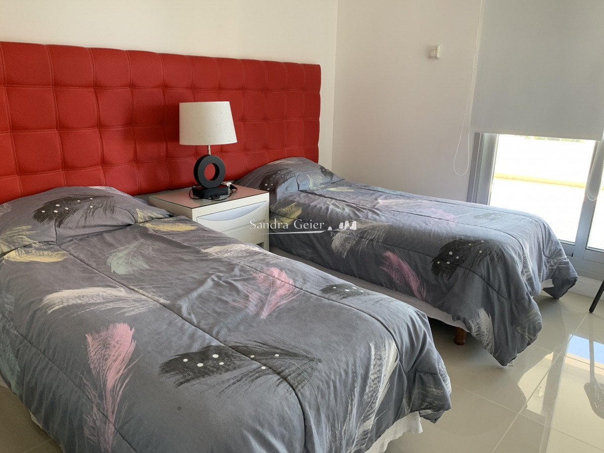 Apartamento ID.1288 - AV. CHIVERTA. MUY LINDA PLANTA  