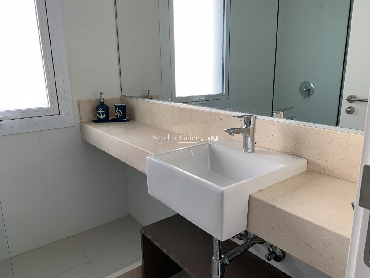 Apartamento ID.1245 - VENTA MANSA PRIMERA FILA FRENTE AL MAR