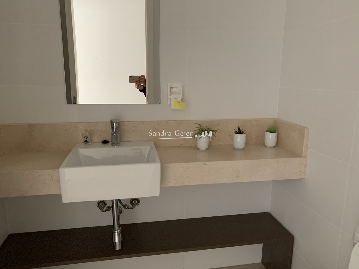 Apartamento ID.1245 - VENTA MANSA PRIMERA FILA FRENTE AL MAR