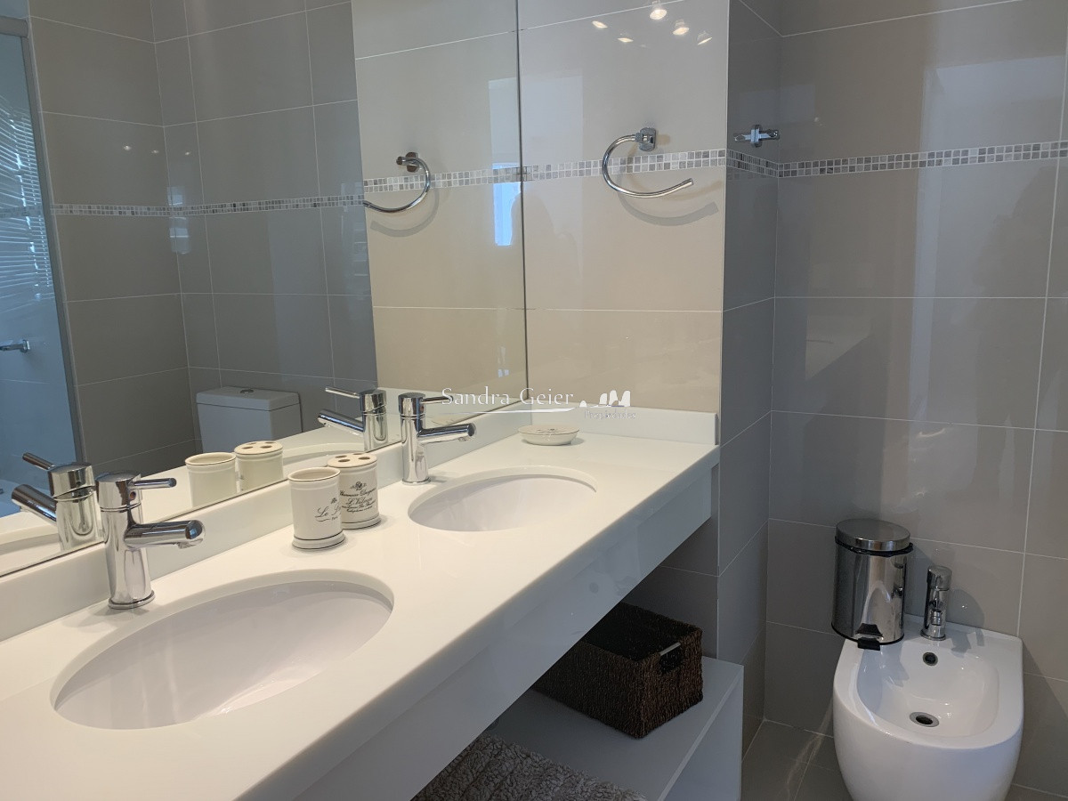 Apartamento ID.709 - VENTA MANSA SUNRISE TOWER PARADA 5 PLAYA MANSA