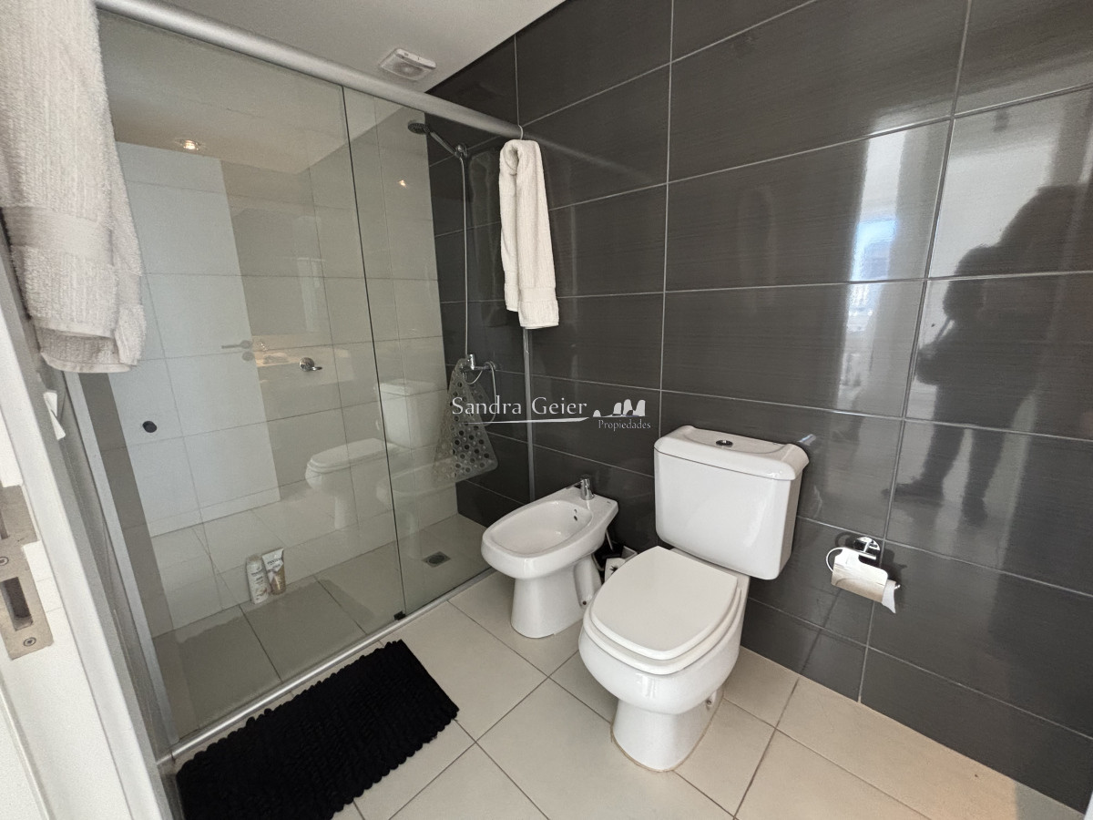 Apartamento ID.1398 - Brava, una cuadra del mar. Todos los servicios!!!