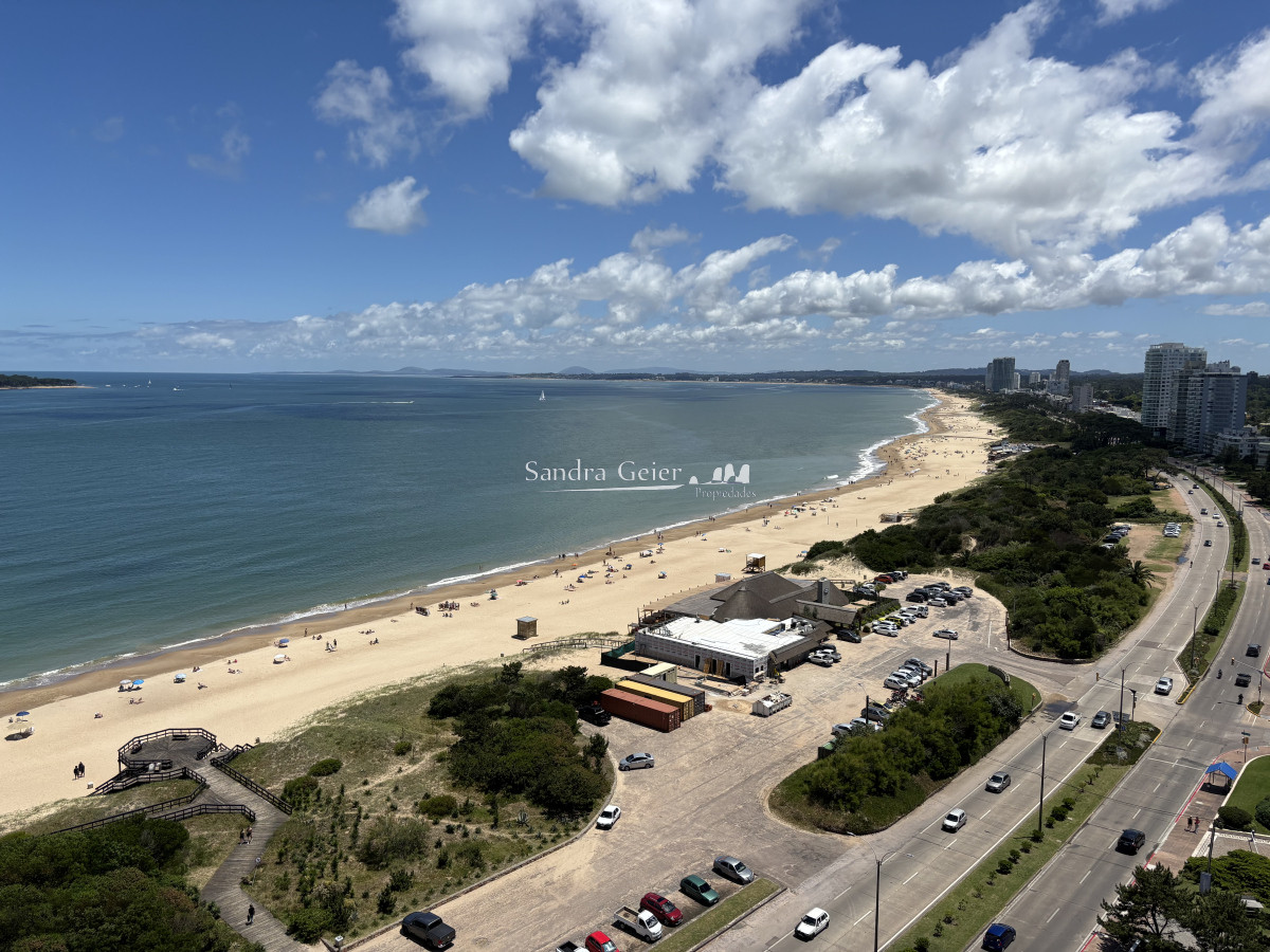 Apartamento ID.1011 -  venta MILLENIUM TOWER mansa frente al mar tres suites y dependencias