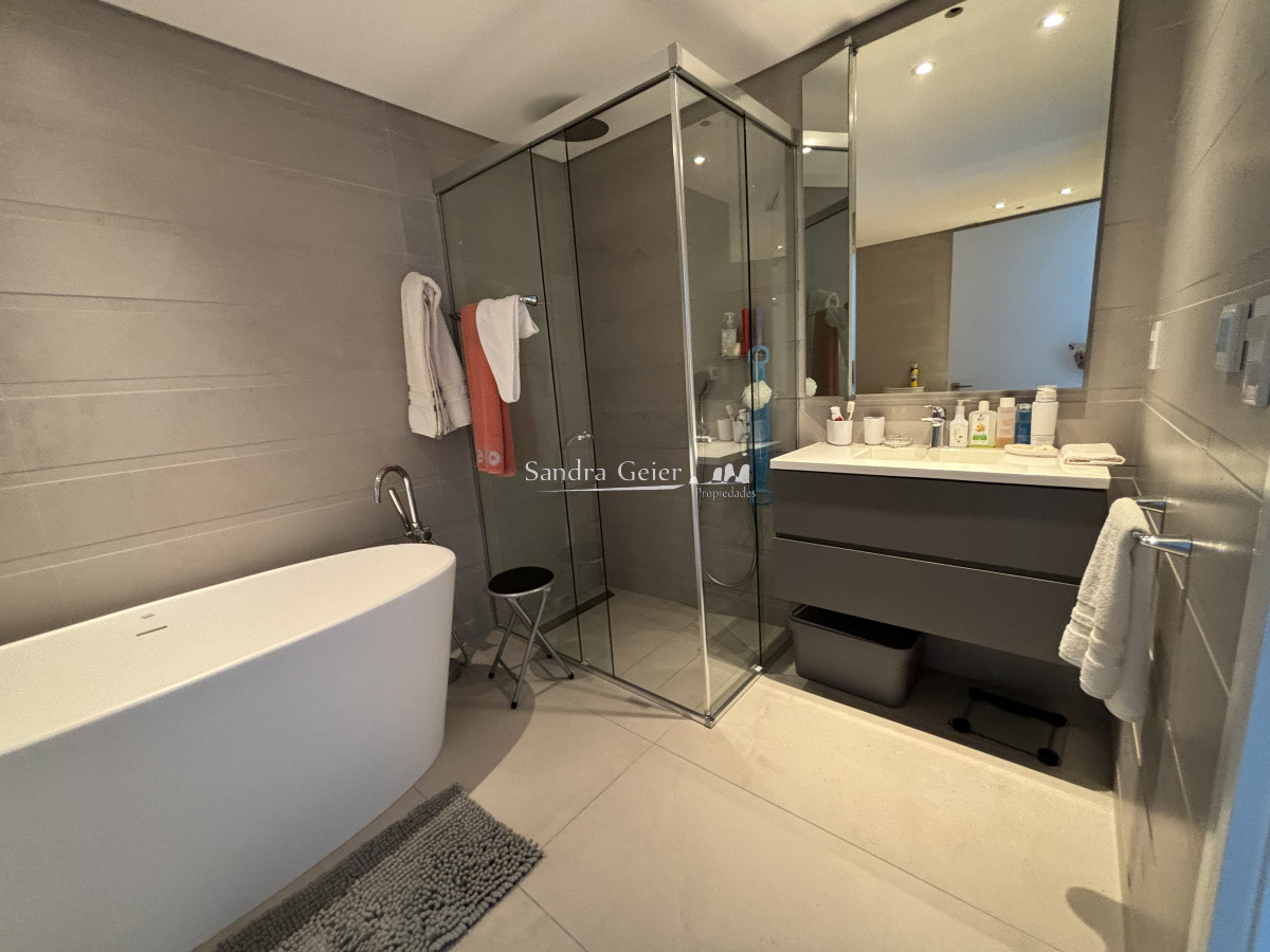 Apartamento ID.2760 - VENTA PISO ALTO TORRE LE PARC III BRAVA PRIMERA LINEA FRENTE AL MAR 