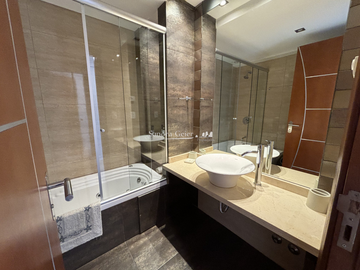 Apartamento ID.830 -  VENTA MIAMI BOULEVARD  TORRE I PISO ALTO AL FRENTE