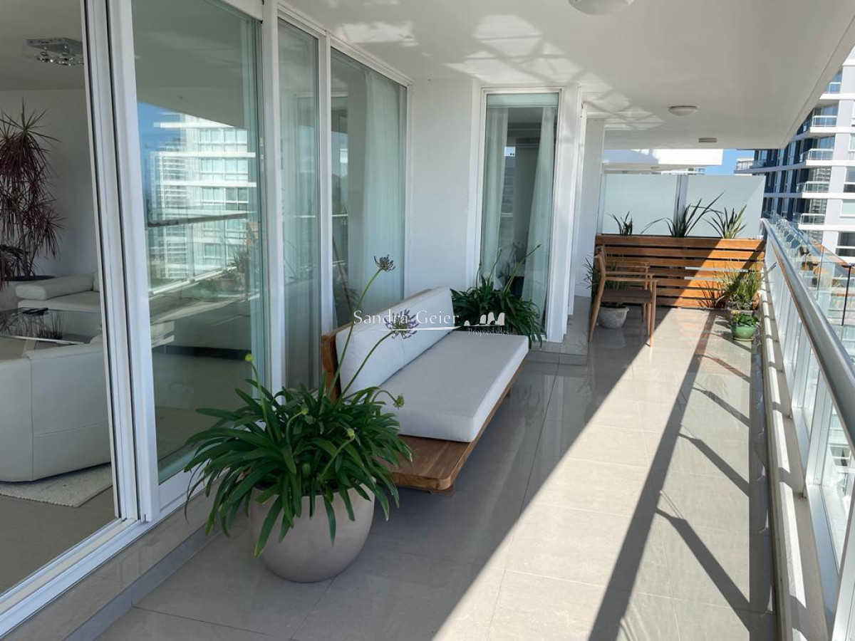 Apartamento ID.2414 - ONE 1 VENTA PISO ALTO ESQUINERO CON VISTA AL MAR Y A PURO SOL!!!!