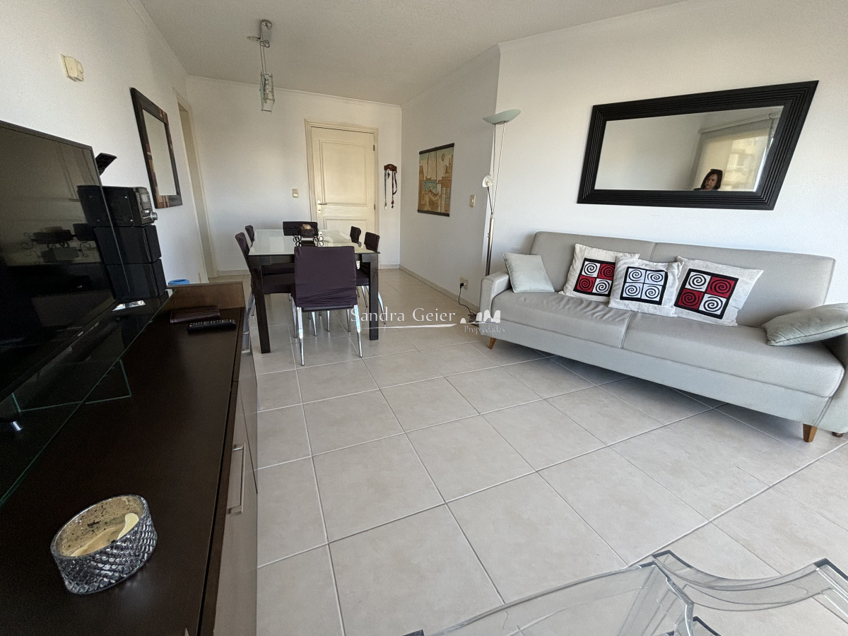 Apartamento ID.218 - AV. CHIVERTA EXCELENTE ALTURA Y ORIENTACION