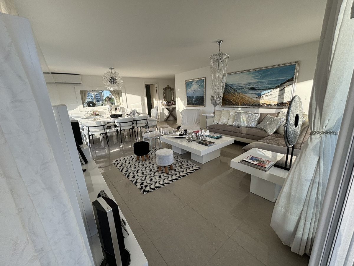 Apartamento ID.2413 - Av. Roosvelt torre One. Tres cuadras del mar