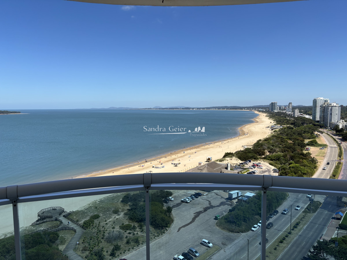 Apartamento ID.1011 -  venta MILLENIUM TOWER mansa frente al mar tres suites y dependencias