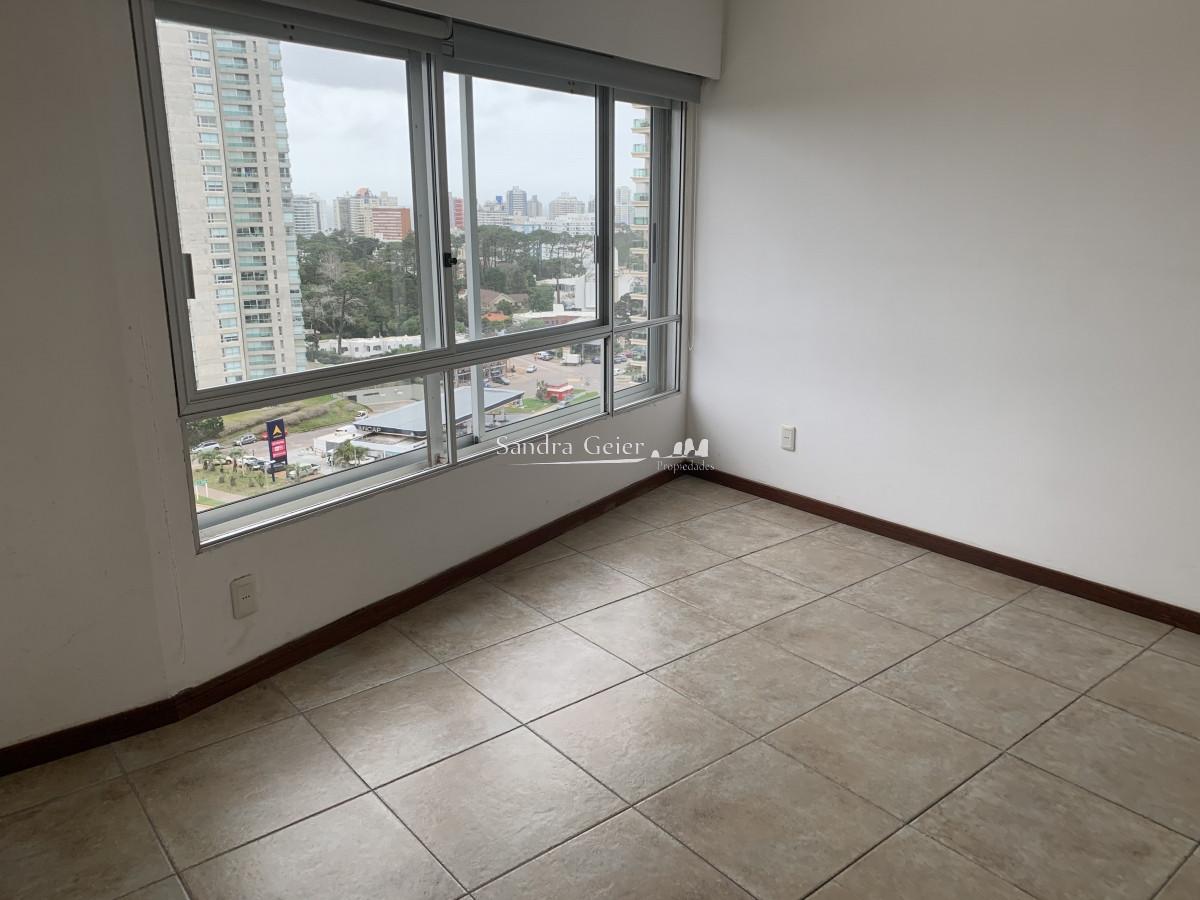 Apartamento ID.2103 - AV ROOSVELT Y PEDRAGOSA SIERRA PISO ALTO RECICLADO