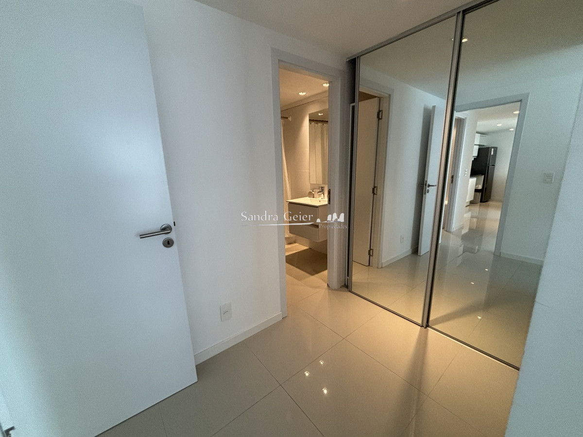 Apartamento ID.2323 - Venta brava dos dormitorios parada 7, una cuadra del mar