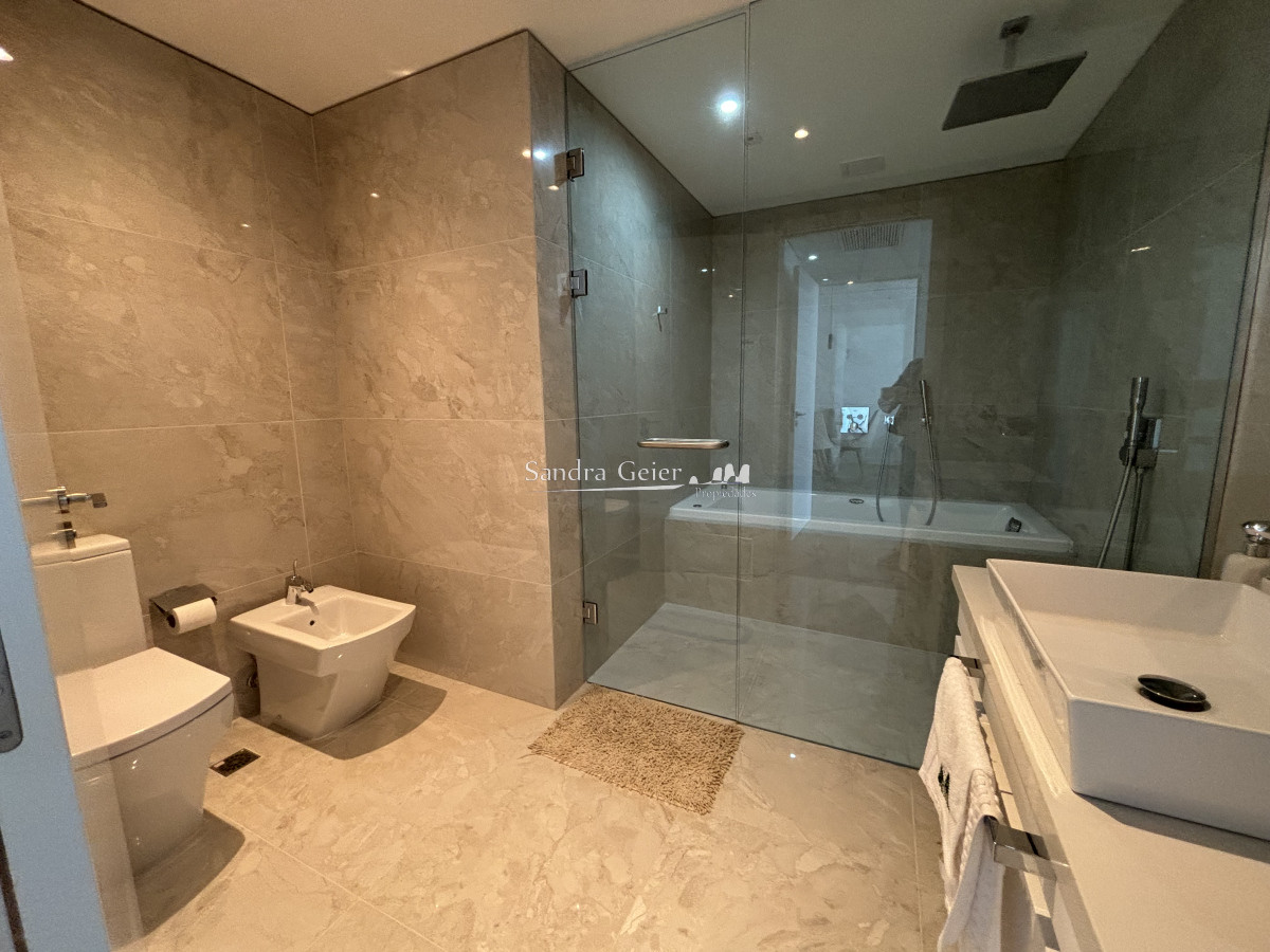 Apartamento ID.2798 - trump tower venta un dormitorio dos baños