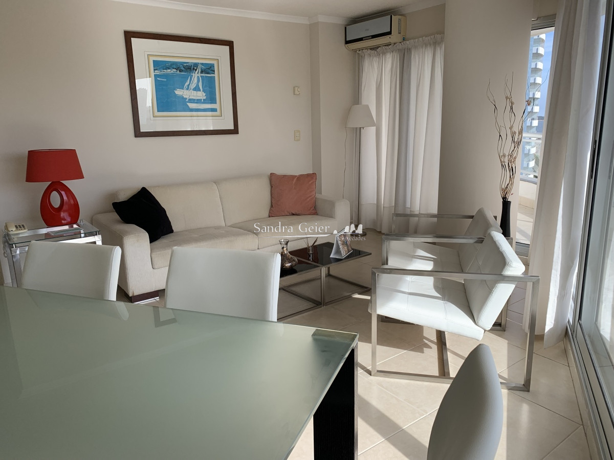 Apartamento ID.2525 - Venta - Av Chiverta todo sol y luz