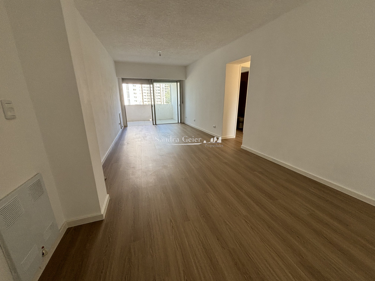 Apartamento ID.2698 - VENTA TORRE ANTARES RECICLADO MUY BUENA ORIENTACION