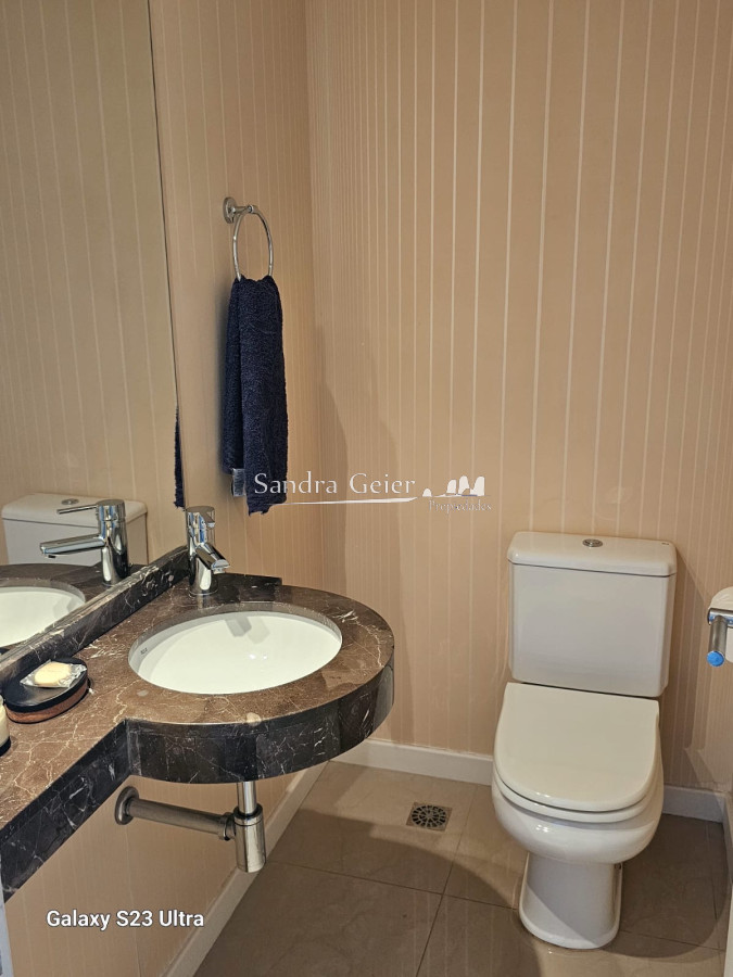Apartamento ID.2731 - VENTA Y ALQUILER CASINO TOWER PISO ALTO MANSA PARADA 4